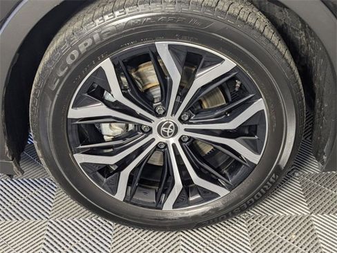 Used 2025 Toyota Crown XLE image 8