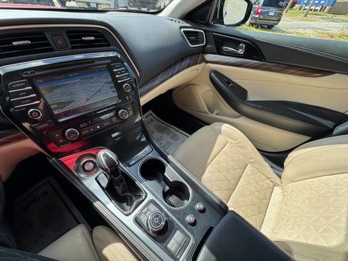 Used 2016 Nissan Maxima Platinum image 18