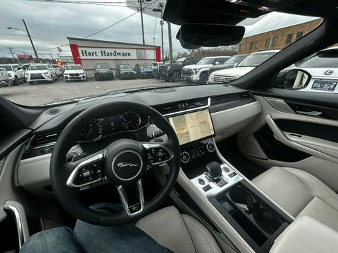 Used 2023 Jaguar F-PACE R-Dynamic S image 28