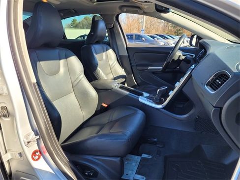 Used 2016 Volvo S60 T5 image 12