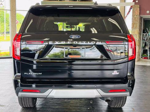 Used 2025 Ford Expedition Platinum w/ Driver's Package AWD/4WD image 12