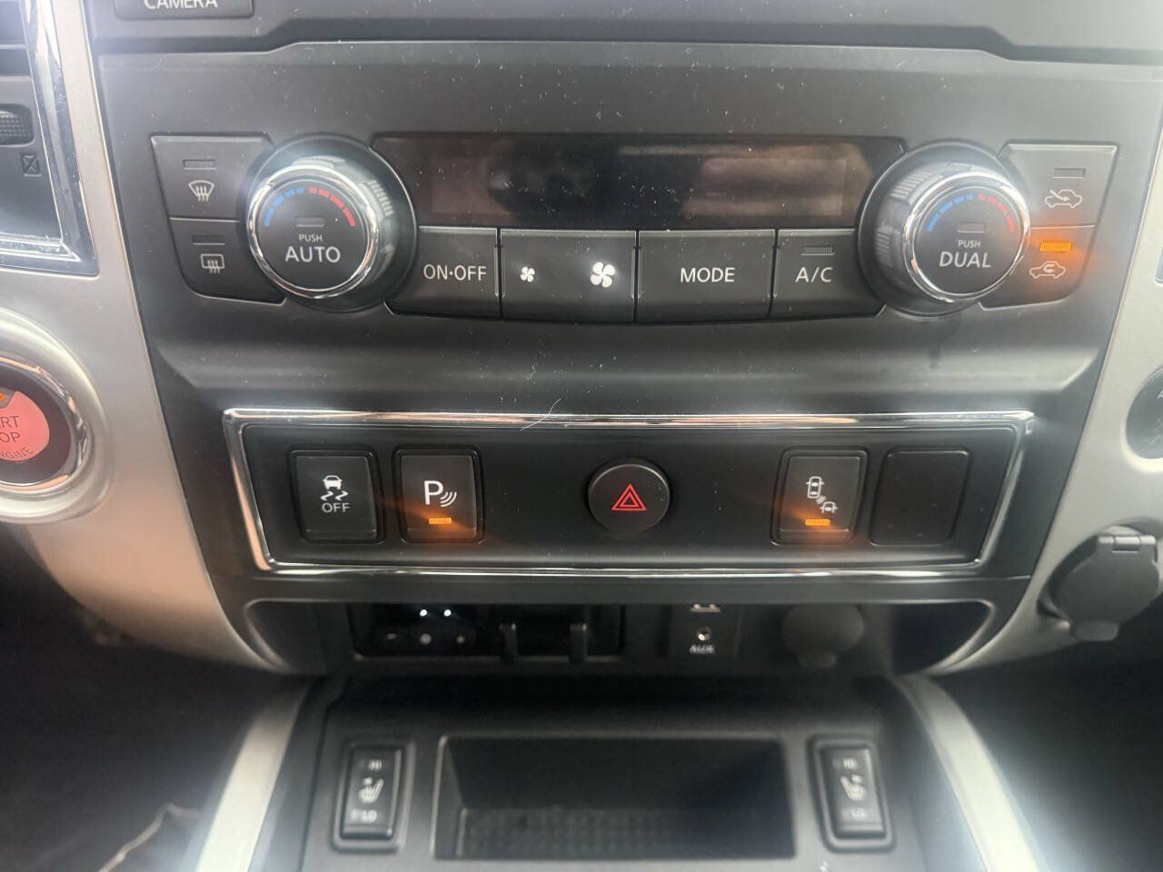 Used 2017 Nissan Titan SV RWD image 27