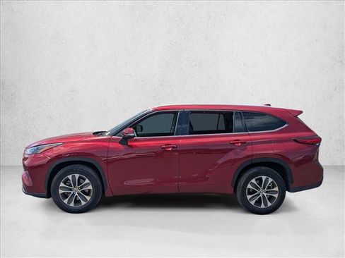 Used 2022 Toyota Highlander XLE FWD image 8