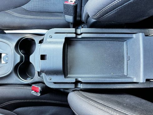 Used 2015 Jeep Cherokee Latitude w/ Cold Weather Group image 19