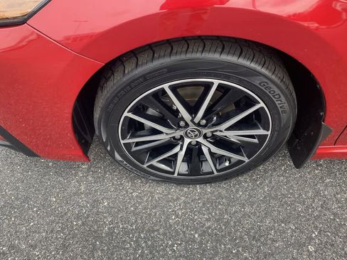 Used 2021 Toyota Camry SE w/ Cold Weather Package image 10