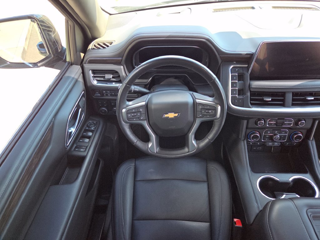Used 2022 Chevrolet Suburban LT w/ Luxury Package AWD/4WD image 4
