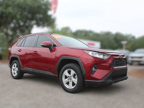 Used 2019 Toyota RAV4 XLE FWD image 3