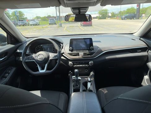 Used 2025 Nissan Altima 2.5 SV FWD image 21
