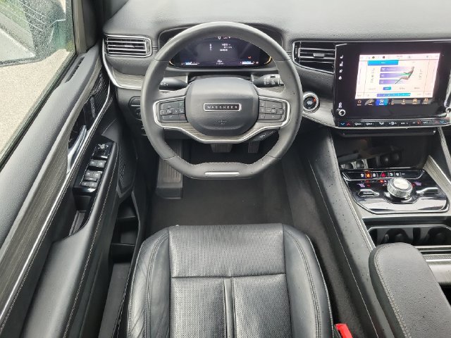 Used 2024 Jeep Wagoneer L Series III w/ Flexible Seating Group AWD/4WD image 13