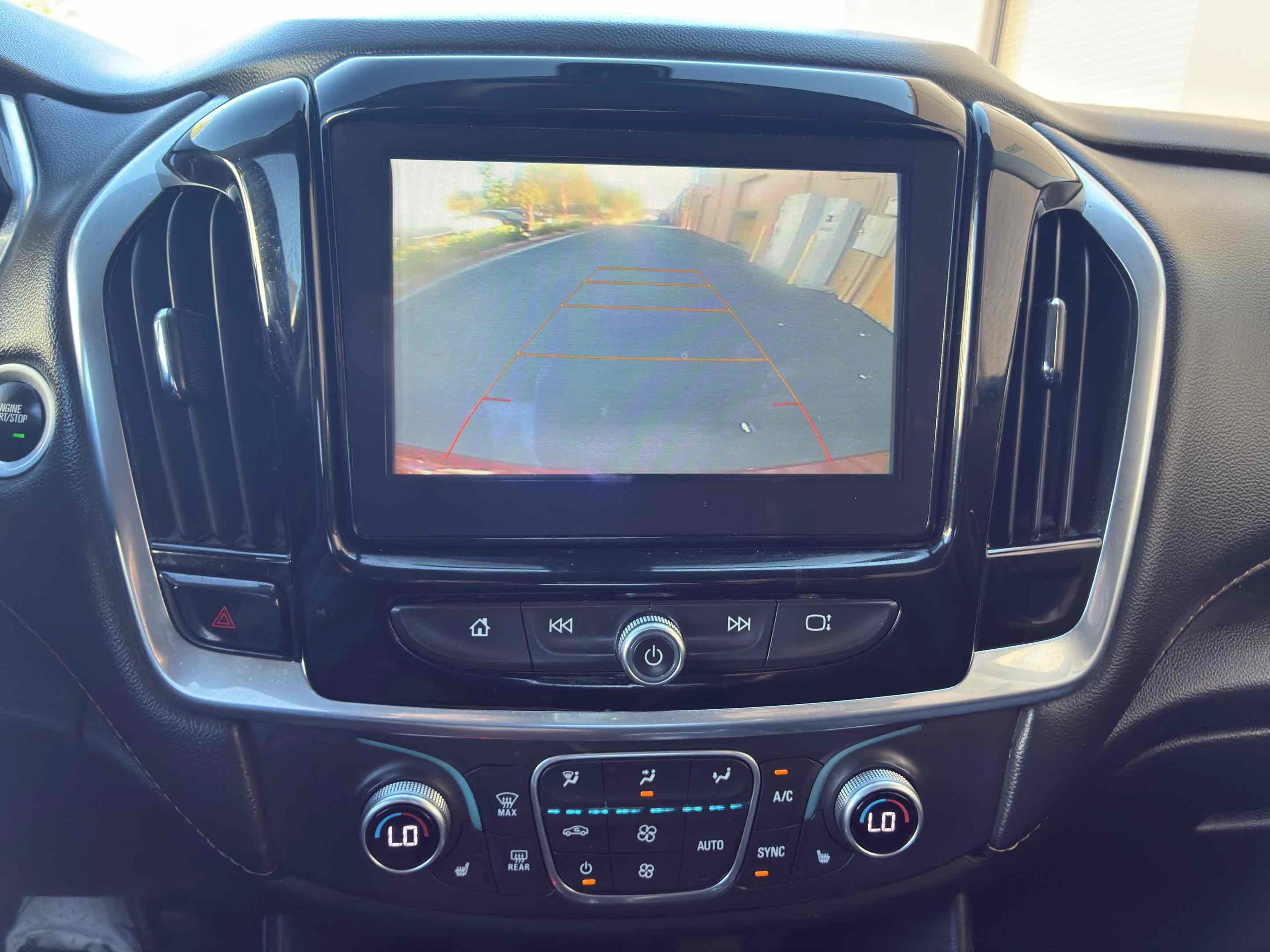 Used 2019 Chevrolet Traverse LT FWD image 26