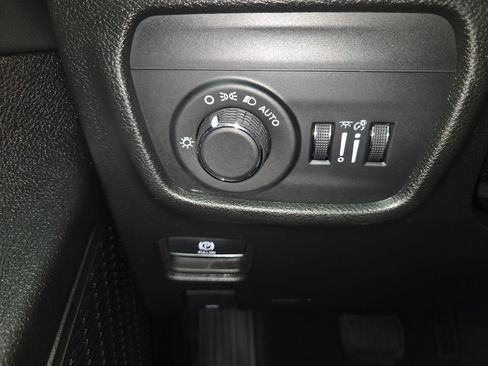 Certified 2025 Jeep Grand Cherokee Laredo w/ Luxury Tech Group I image 22