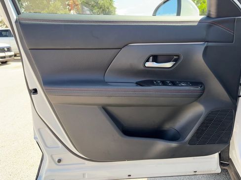 Used 2025 Nissan Kicks SR w/ SR Premium Package AWD/4WD image 20