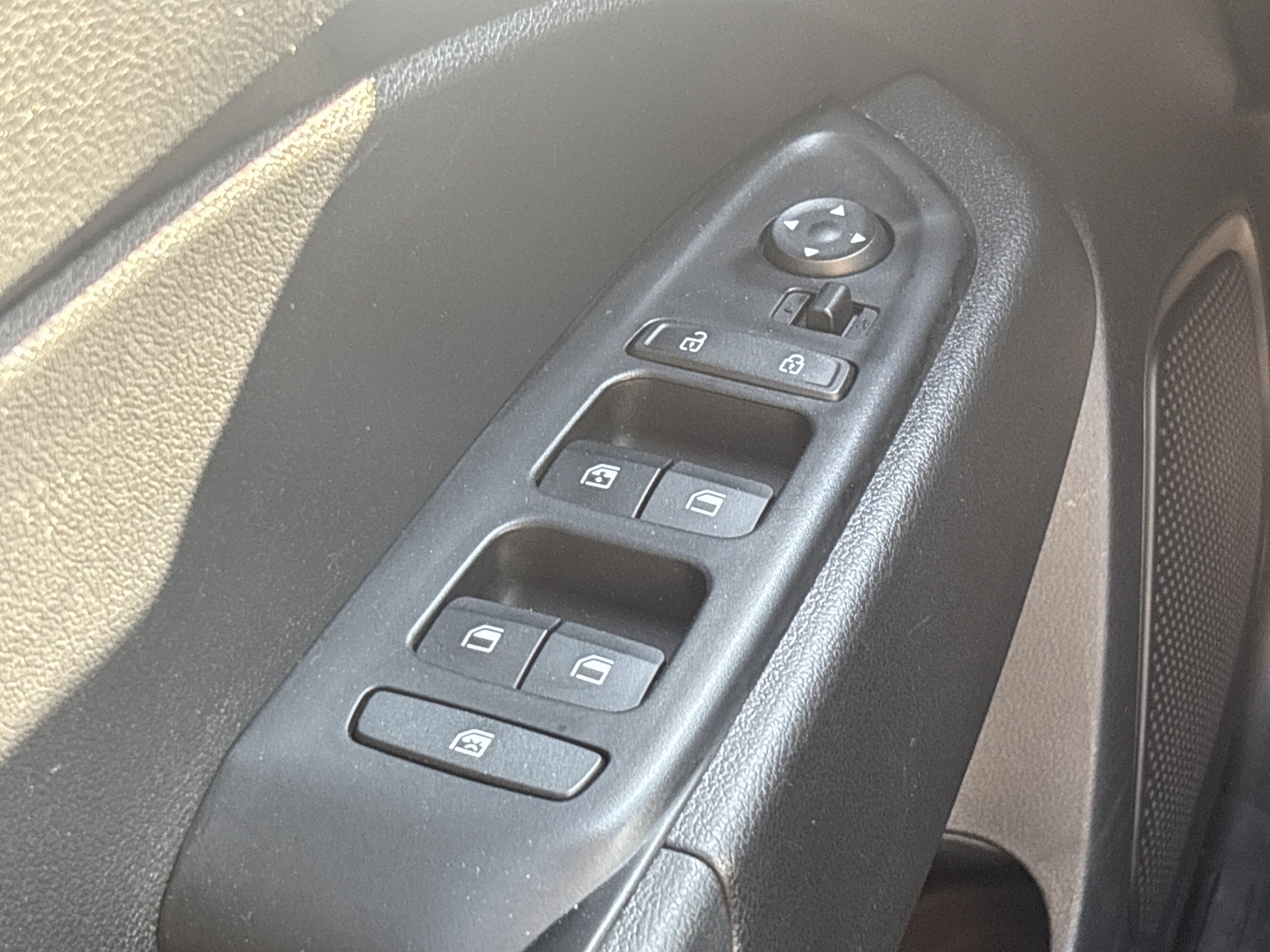 Used 2025 Hyundai Venue SEL FWD image 9