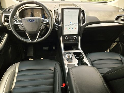 Used 2024 Ford Edge SEL image 12