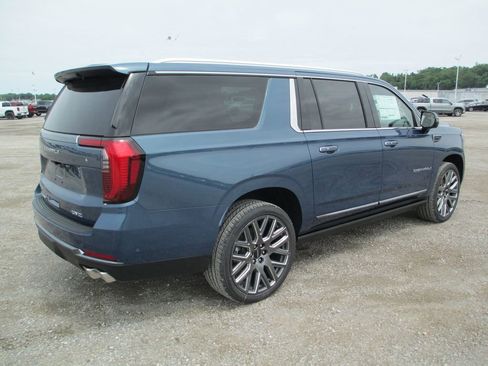 New 2026 GMC Yukon XL Denali Ultimate AWD/4WD image 4
