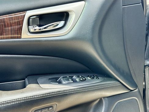 Used 2014 Nissan Pathfinder Platinum w/ Platinum Premium Package image 17