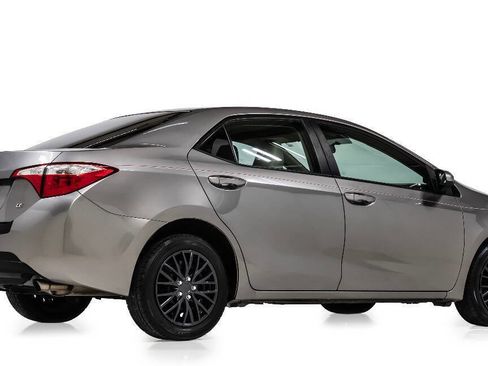 Used 2016 Toyota Corolla LE FWD image 3