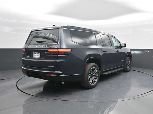 Used 2024 Jeep Wagoneer L Series II w/ Flexible Seating Group AWD/4WD image 7