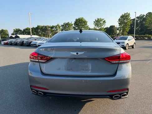 Used 2015 Hyundai Genesis 5.0 RWD image 4