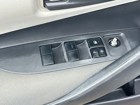 Used 2022 Toyota Corolla LE image 12