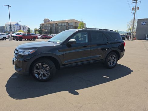 New 2026 Ford Explorer Active w/ Active Comfort Package AWD/4WD image 2