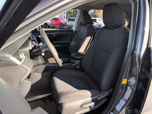 Used 2019 Toyota RAV4 LE w/ Carpet Mat Package image 11