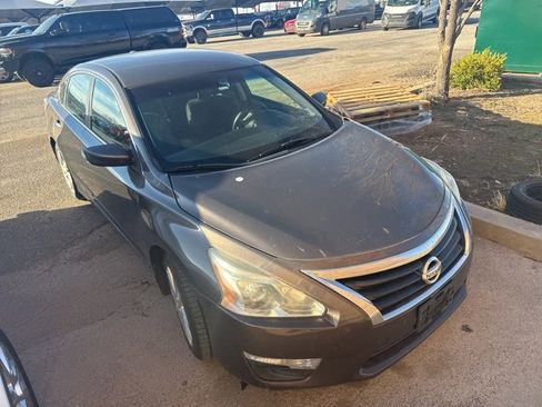 Used 2014 Nissan Altima 2.5 SV image 3