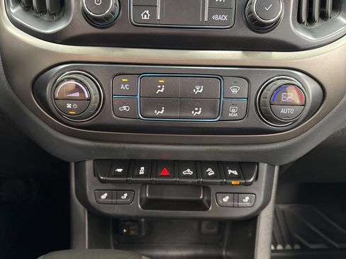 Used 2021 Chevrolet Colorado Z71 AWD/4WD image 9