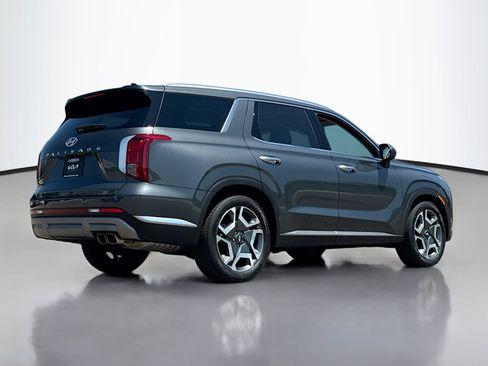 Used 2023 Hyundai Palisade Limited FWD image 2