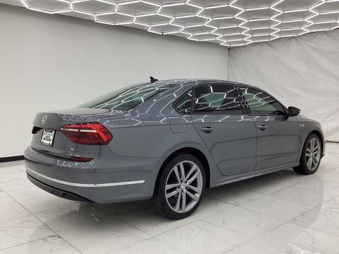 Used 2018 Volkswagen Passat 2.0T R-Line FWD image 11