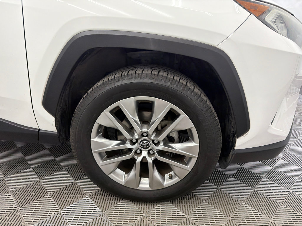 Used 2019 Toyota RAV4 XLE Premium FWD image 13