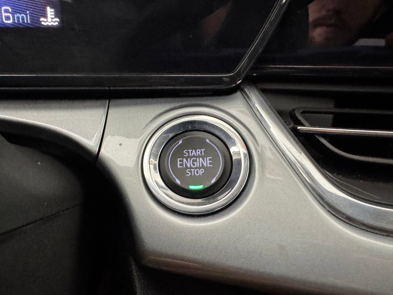 Used 2024 Chevrolet Trax LT FWD image 19