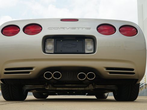 Used 2000 Chevrolet Corvette Coupe w/ Memory Pkg RWD image 13