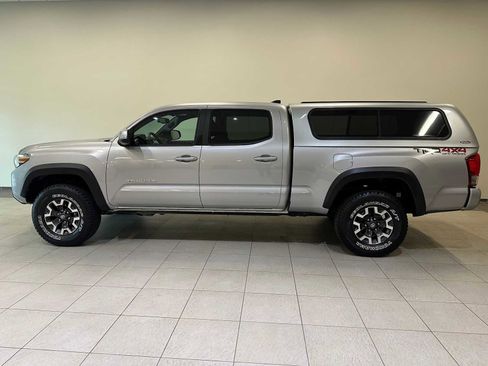 Used 2016 Toyota Tacoma TRD Off-Road AWD/4WD image 3