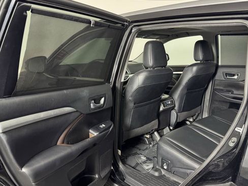 Used 2018 Toyota Highlander XLE AWD/4WD image 31