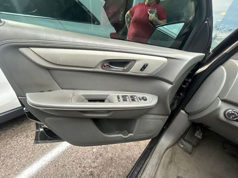 Used 2017 Chevrolet Traverse LS FWD image 14