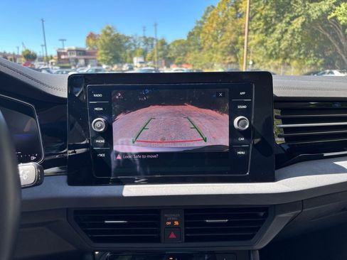 Used 2025 Volkswagen Jetta SE image 17