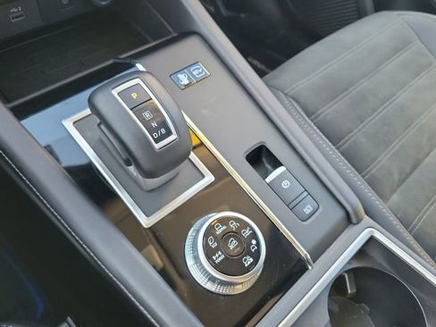 Used 2025 Mitsubishi Outlander SE image 35