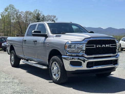 Used 2022 RAM 2500 Tradesman AWD/4WD image 1
