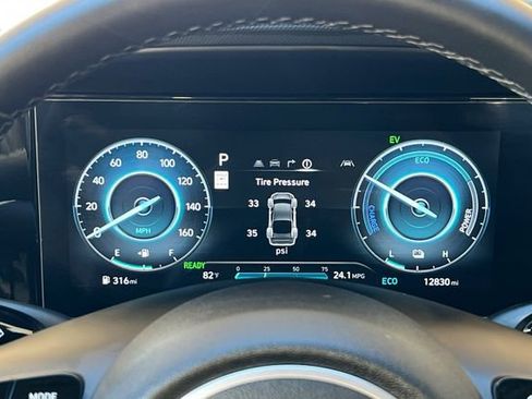 Certified 2025 Hyundai Elantra Limited FWD image 31