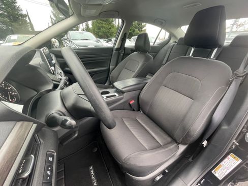 Used 2025 Nissan Altima 2.5 SV image 31