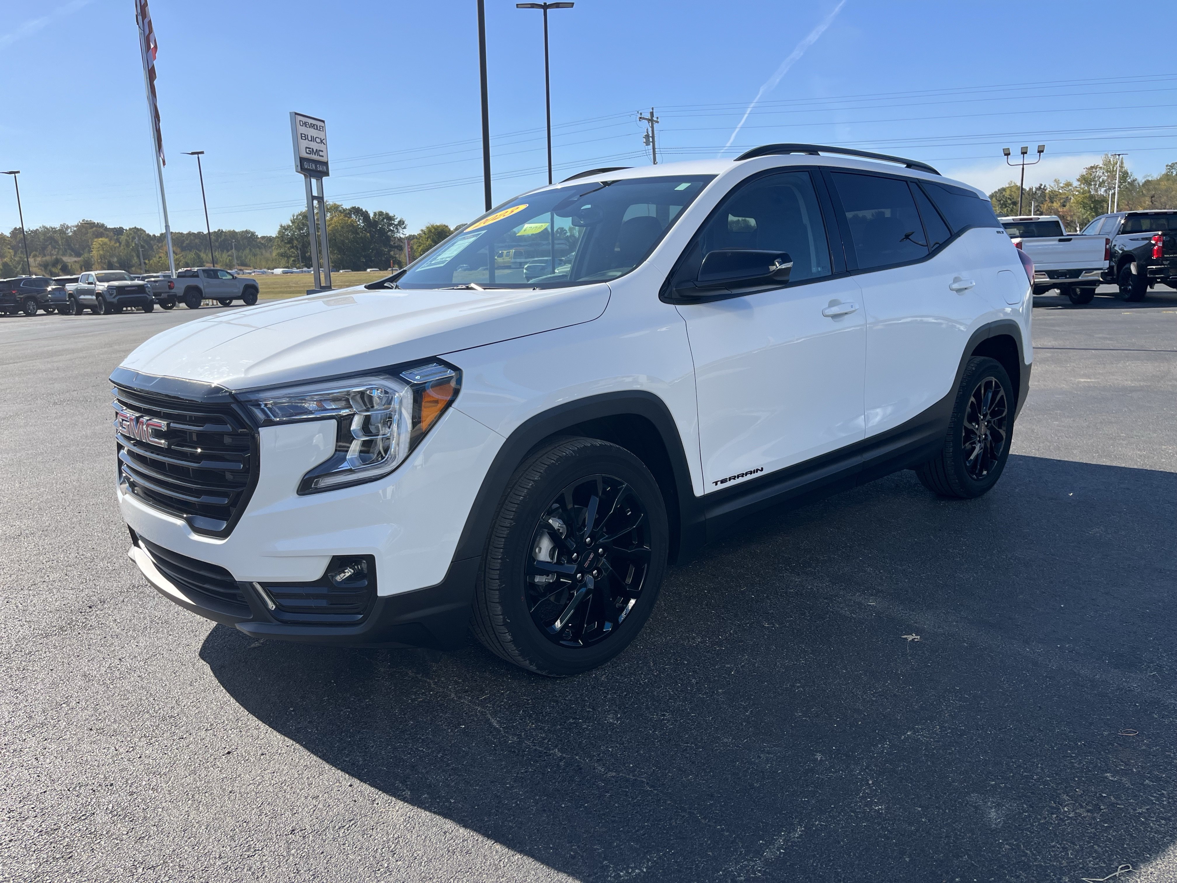 Used 2023 GMC Terrain SLT w/ Infotainment Package II FWD image 1