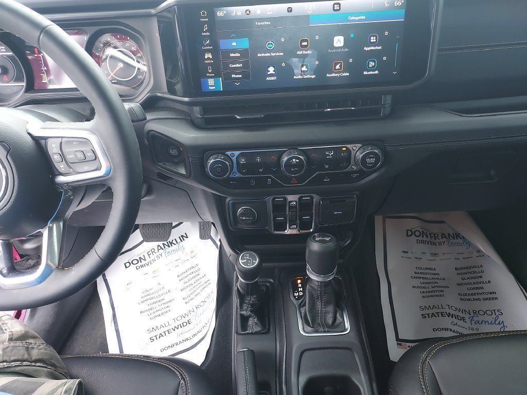 Used 2024 Jeep Wrangler Unlimited Sahara AWD/4WD image 20