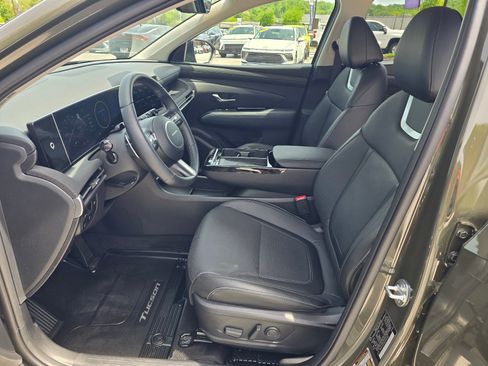 Certified 2025 Hyundai Tucson Limited FWD image 11