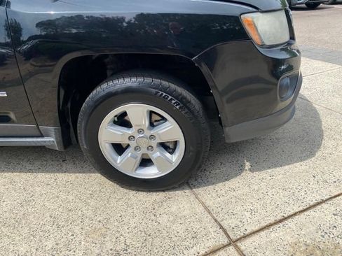 Used 2016 Jeep Compass Latitude FWD image 25