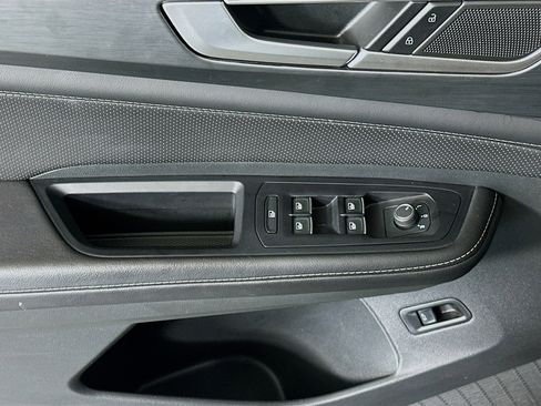 Used 2025 Volkswagen Atlas Cross Sport SE image 15