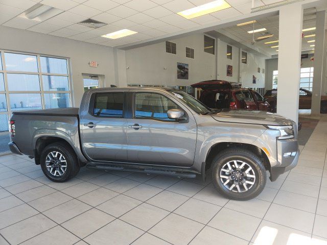 Used 2022 Nissan Frontier SV w/ SV Premium Package AWD/4WD image 2
