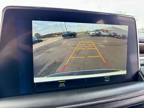 Used 2023 Chevrolet Suburban Premier image 4