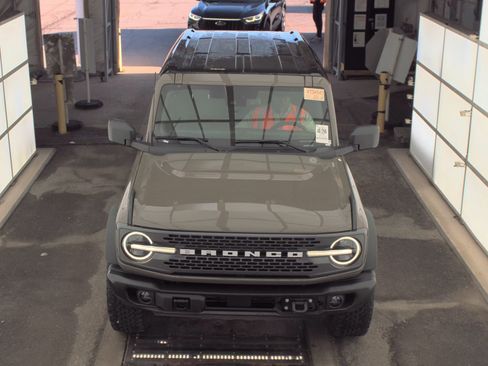 Used 2025 Ford Bronco Badlands image 2