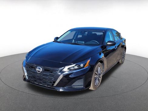 Used 2025 Nissan Altima 2.5 SV image 3